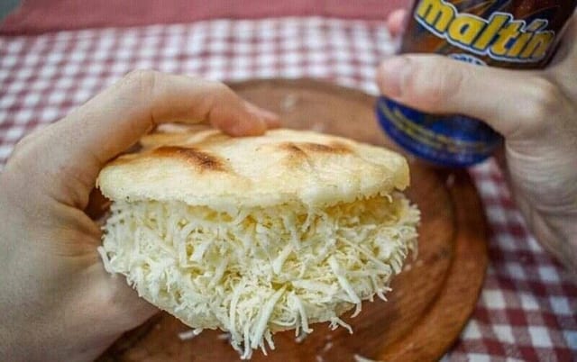2 Arepas de Queso/Cheese.