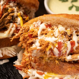 2 Arepas de Reina Pepiada